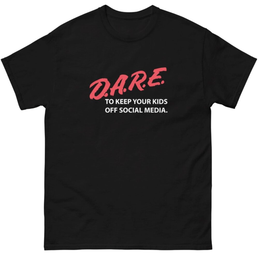Dare To Keep Your Kids Off Social Media Graphic T-shirt Size L Black